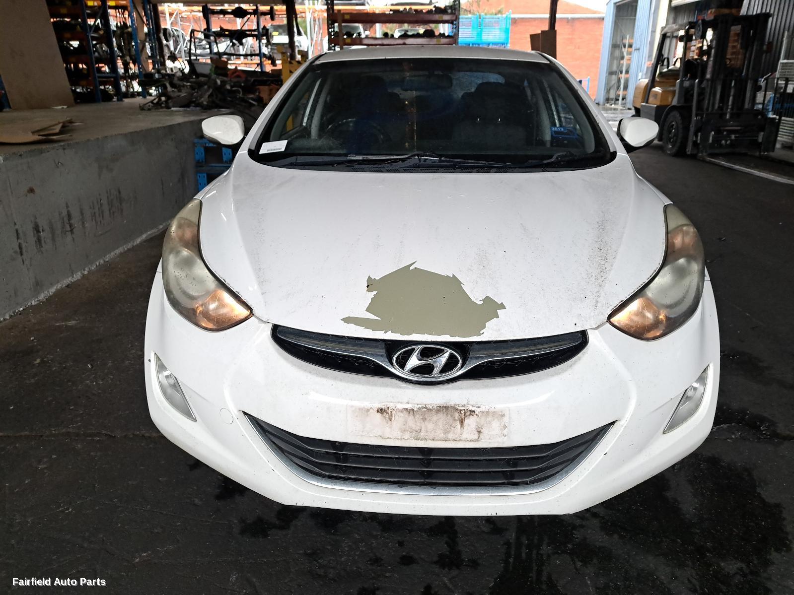 2012 Hyundai Elantra Left Taillight