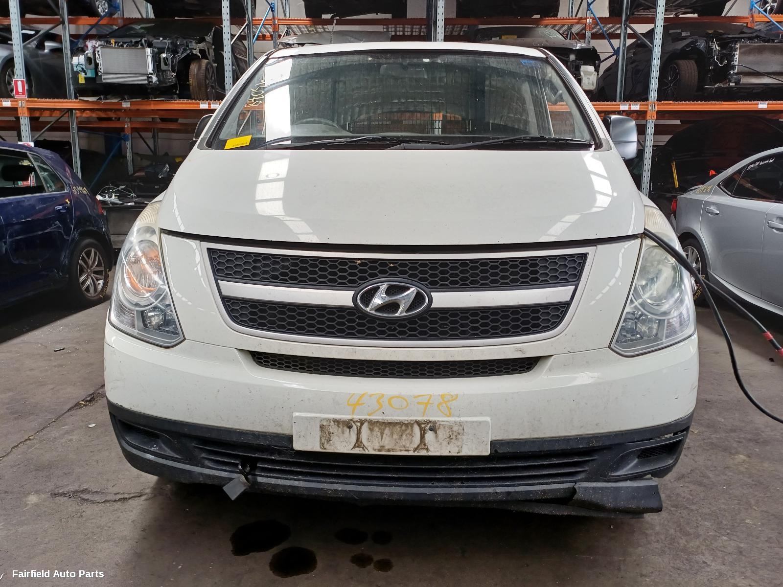 2010 Hyundai Iload/imax Washer Bottle