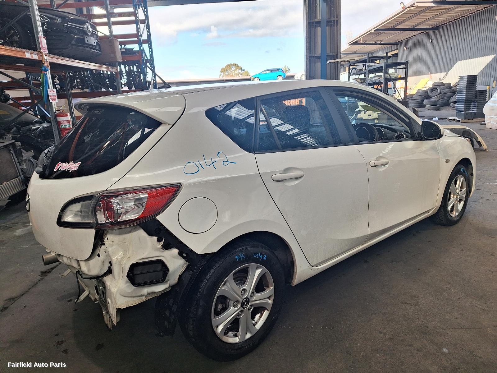 2013 Mazda 3 Left Front Hub Assembly