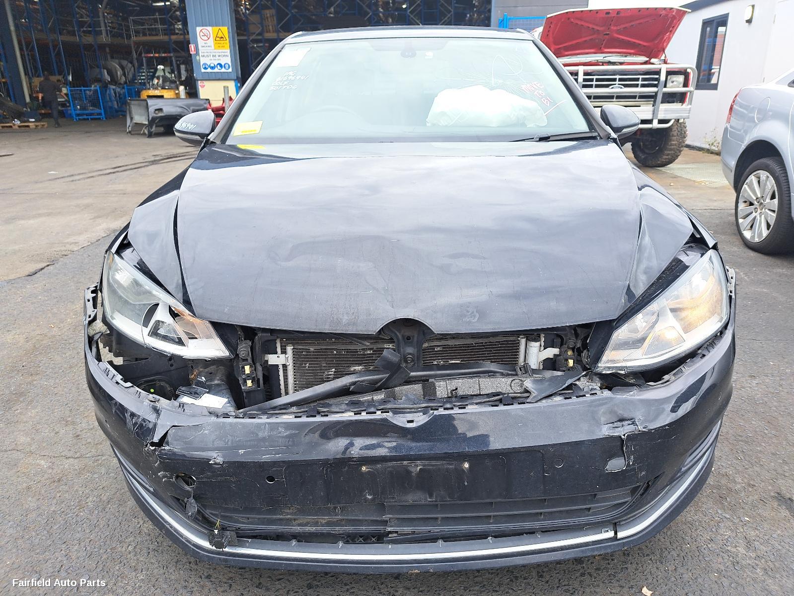 2013 Volkswagen Golf Left Taillight