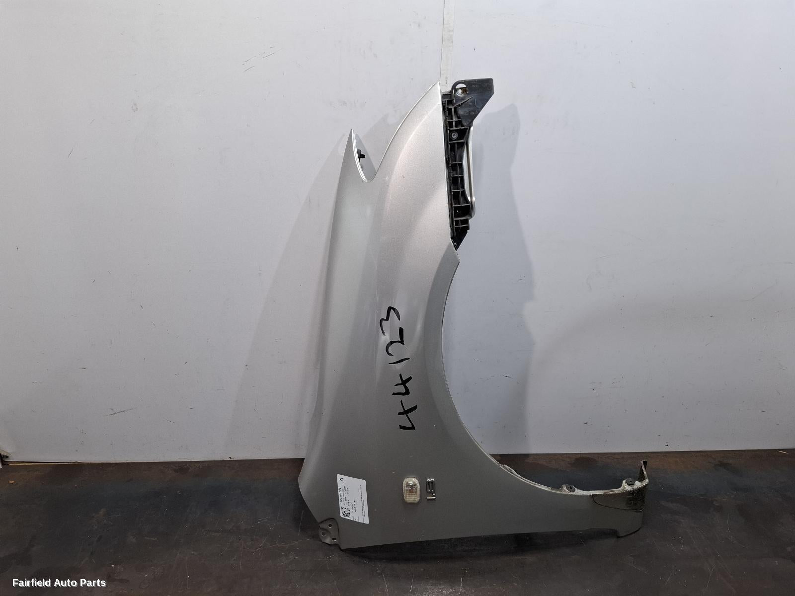 2004-2007 Toyota Corolla Right Guard