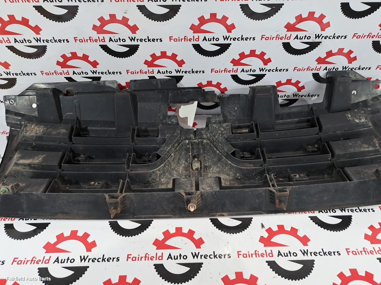 2006-2011 Mitsubishi Pajero Grille