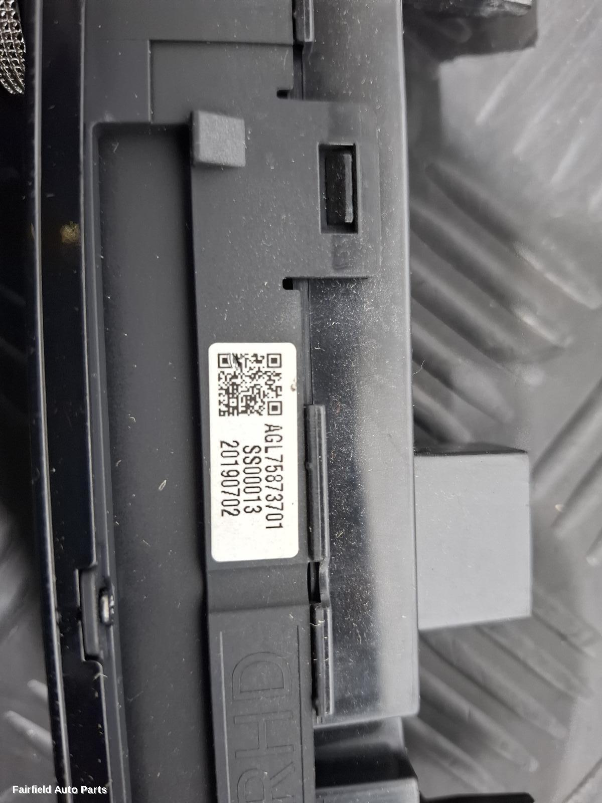 2014-2020 Kia Carnival/grand Carnival Radio Cd Dvd Sat Tv