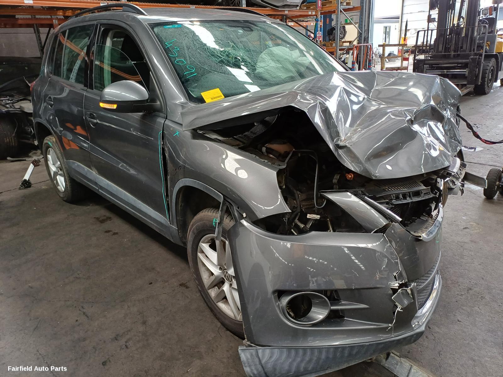 2008-2016 Volkswagen Tiguan Left Rear Door Sliding