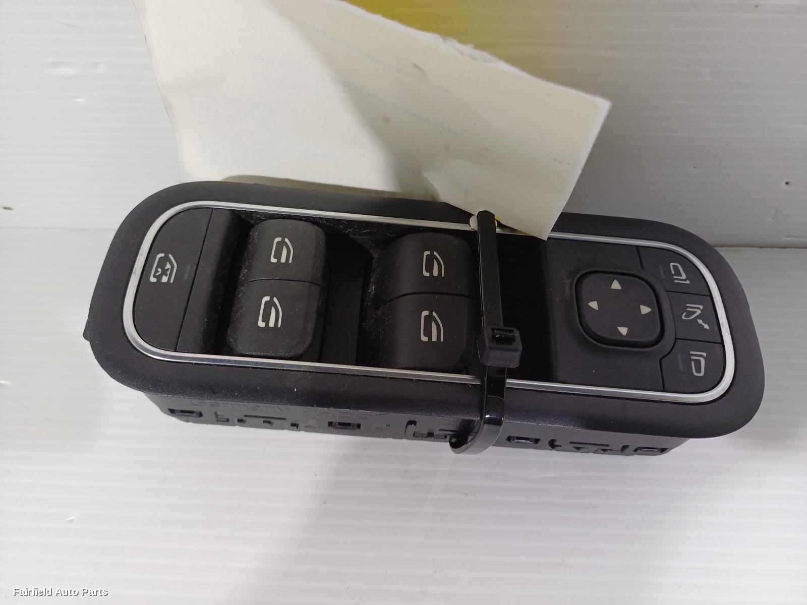 2019-2025 Mercedes Cla Class Pwr Dr Wind Switch