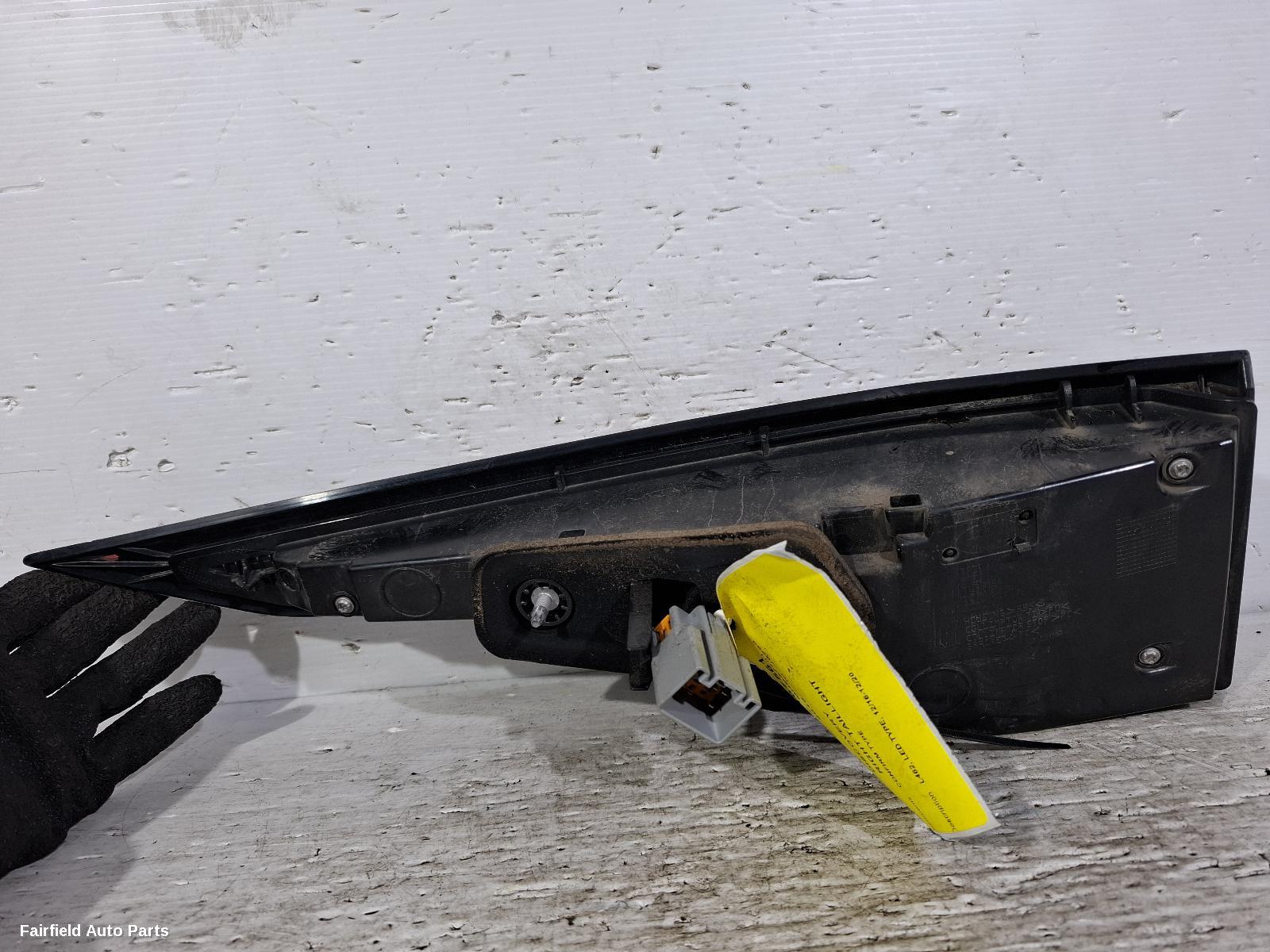 2016-2020 Land Rover Discovery Right Taillight