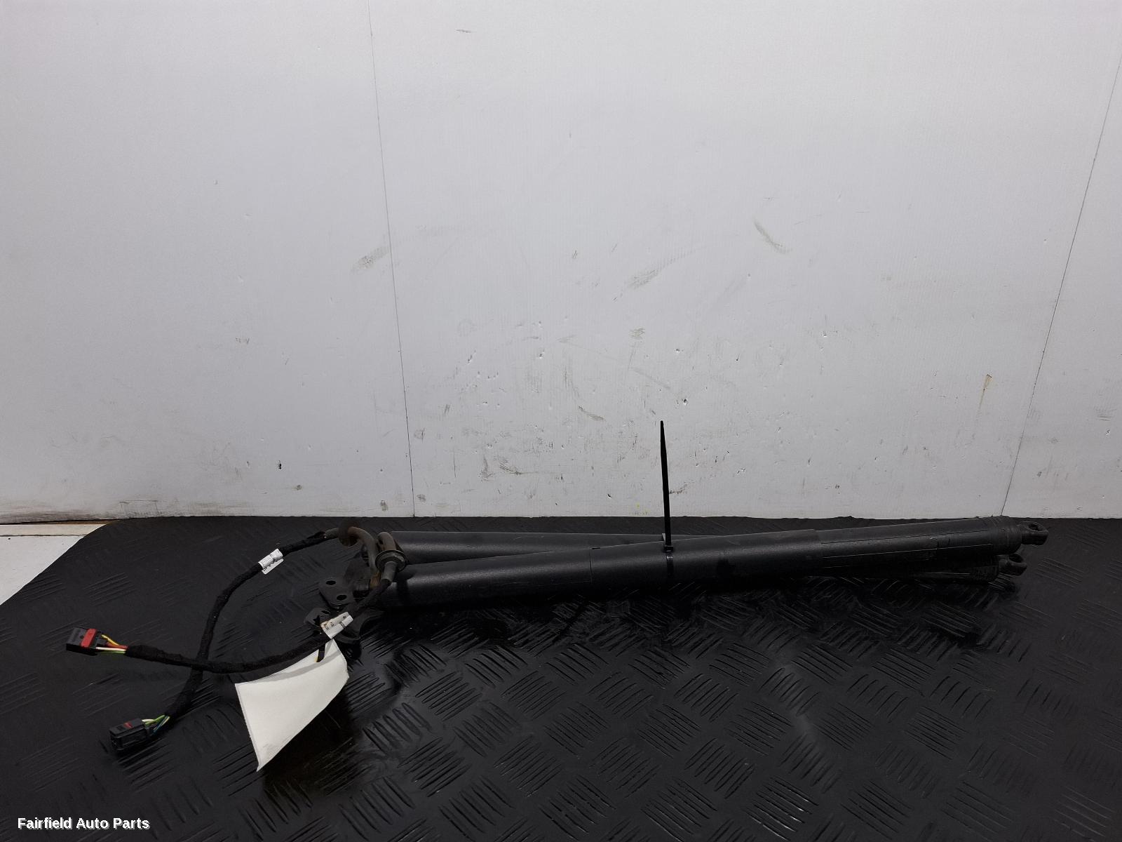 2014 Porsche Macan Hatch Strut