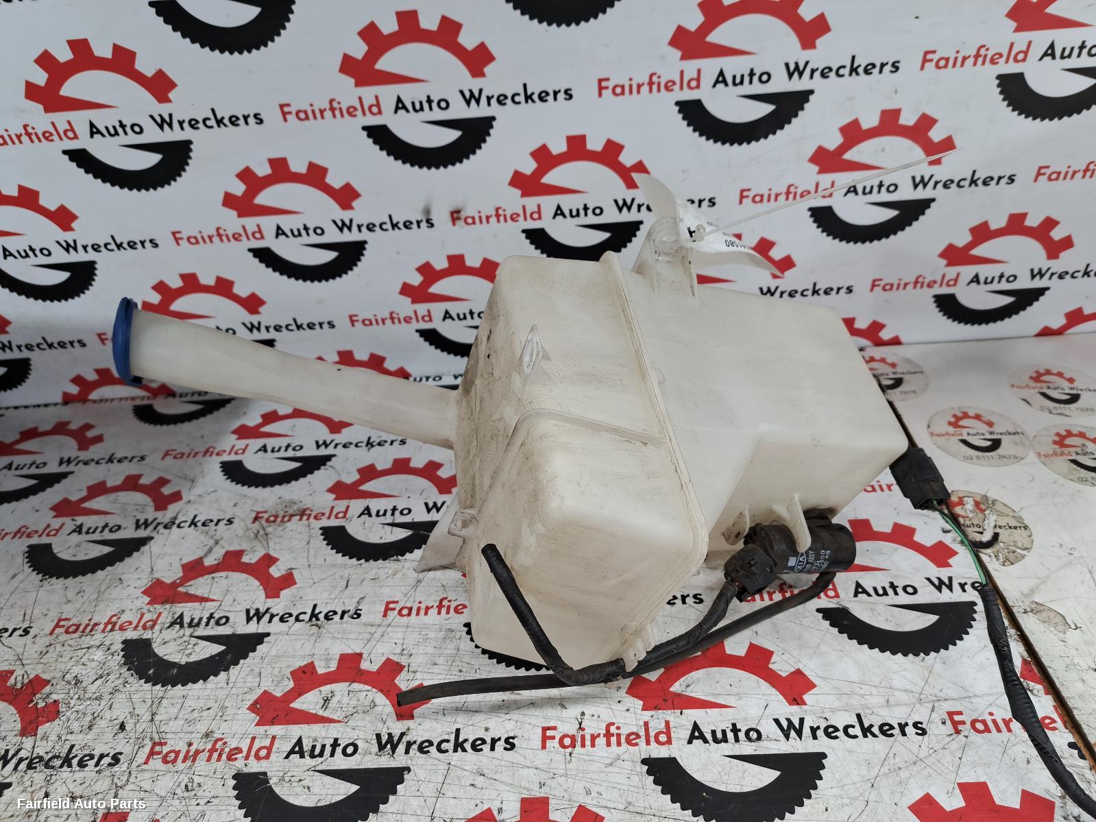 2011-2015 Hyundai I40 Washer Bottle
