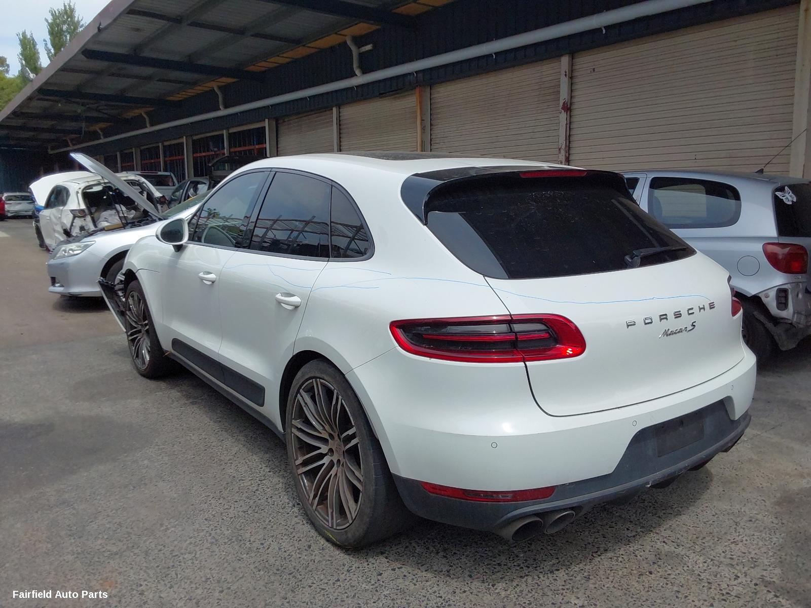 2014 Porsche Macan Fan