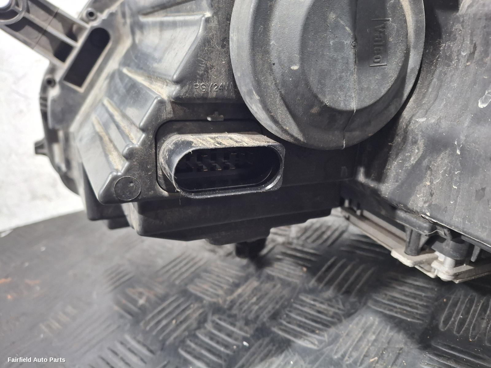 2010-2015 Volkswagen Passat Right Headlamp