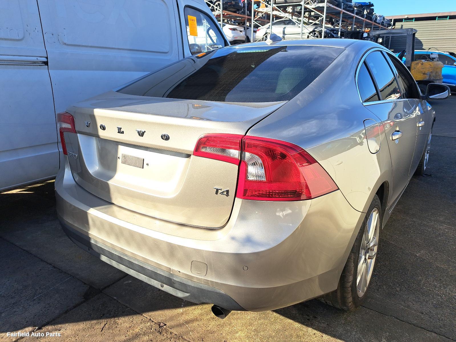 2011 Volvo S60/v60 Right Guard