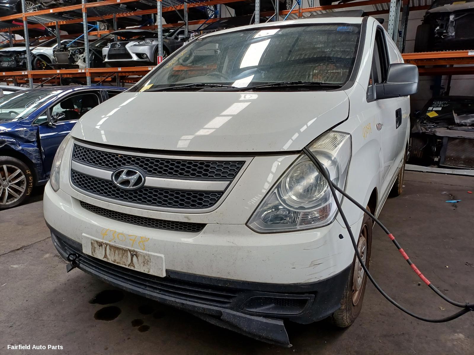 2010 Hyundai Iload/imax Washer Bottle