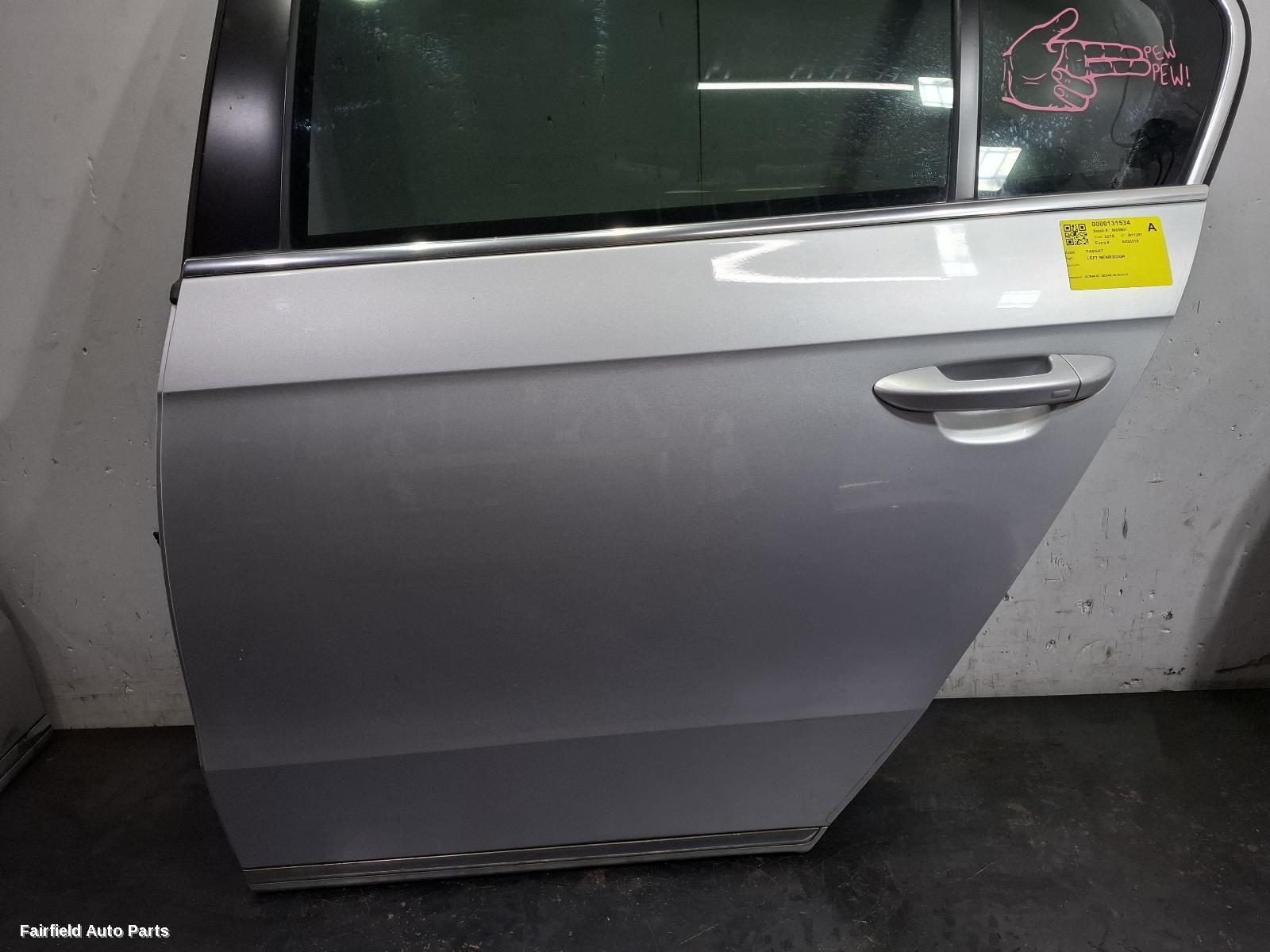 2010-2015 Volkswagen Passat Left Rear Door Sliding