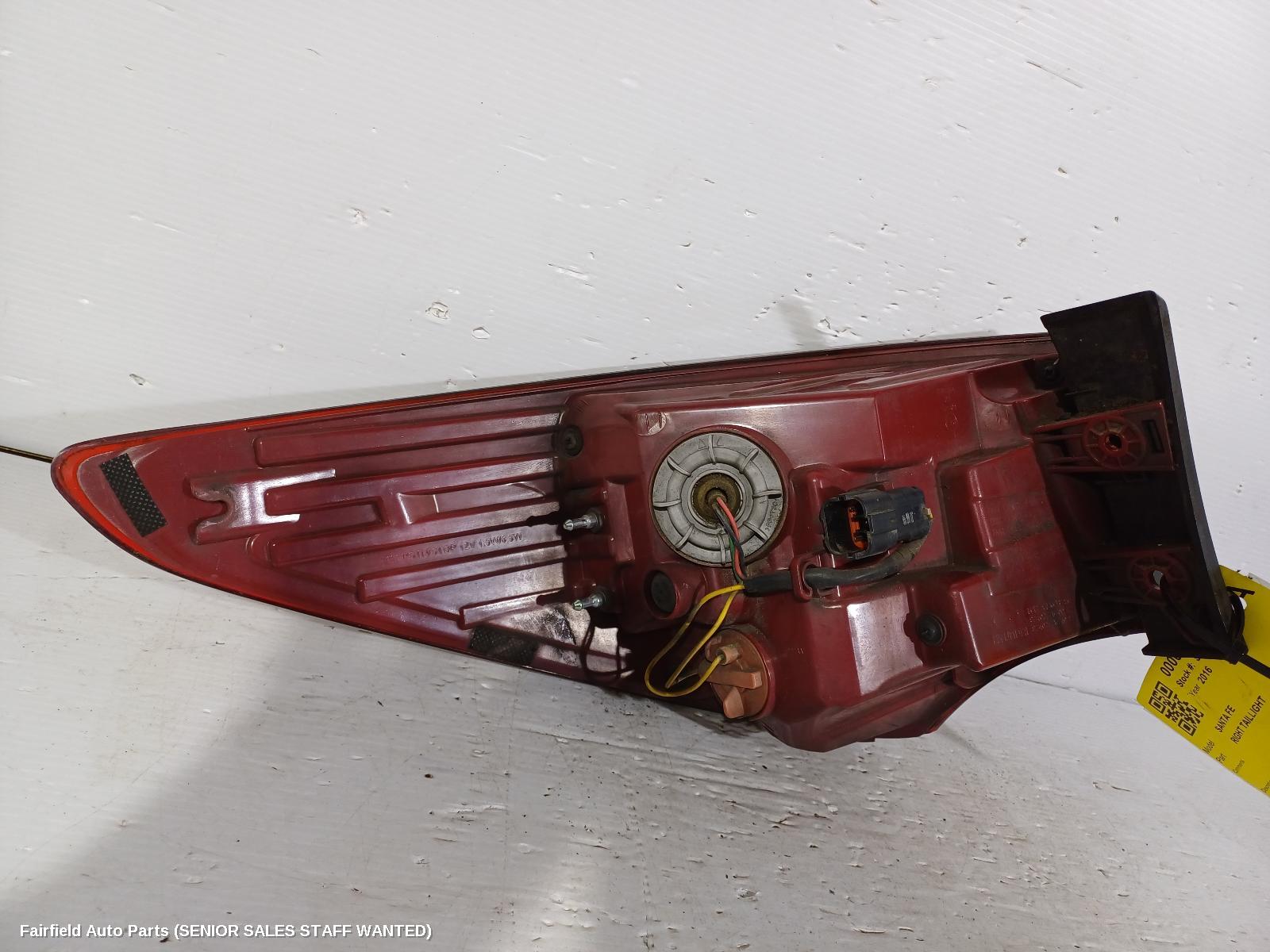 2016 Hyundai Santa Fe Right Taillight