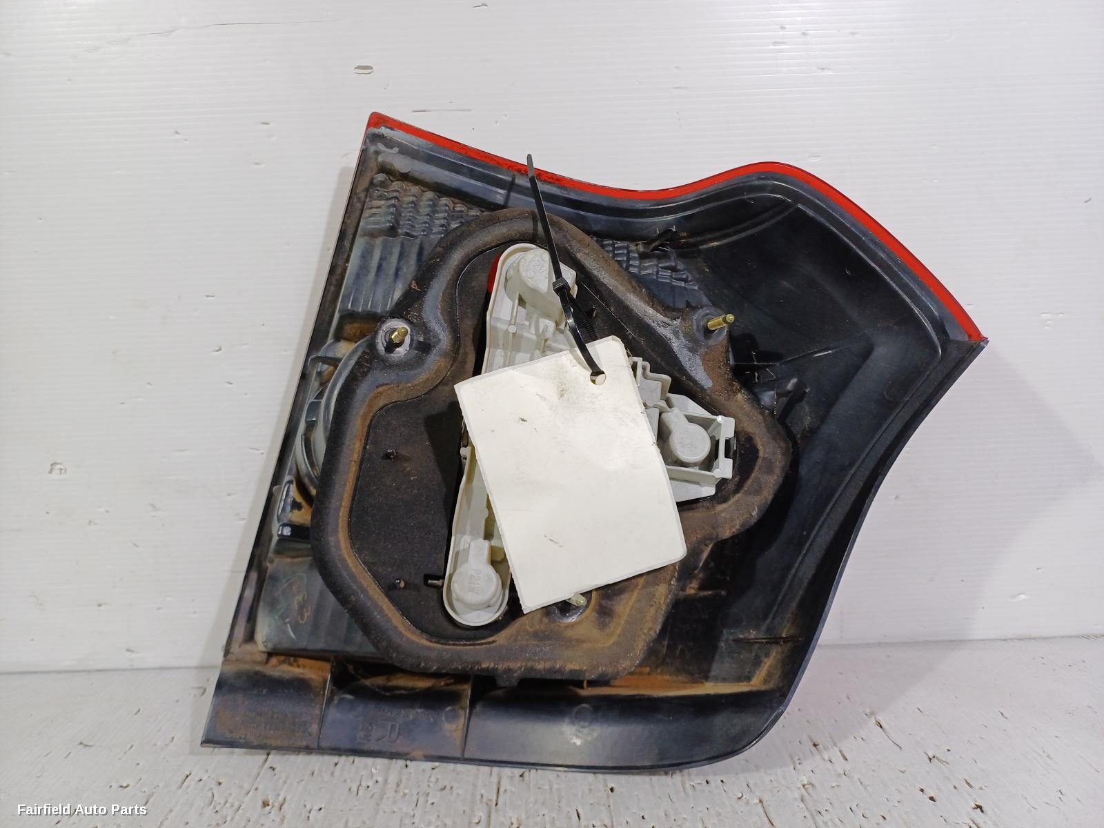2004-2007 Toyota Corolla Right Taillight