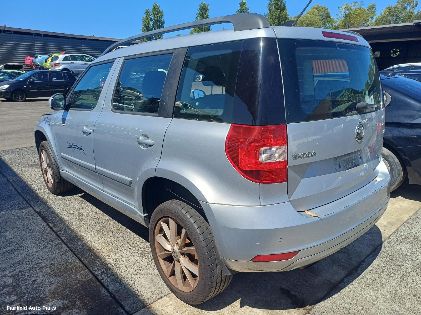 2014 Skoda Yeti Left Door Mirror