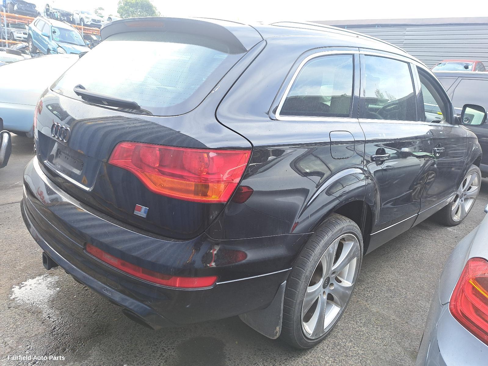 2007 Audi Q7 Left Taillight