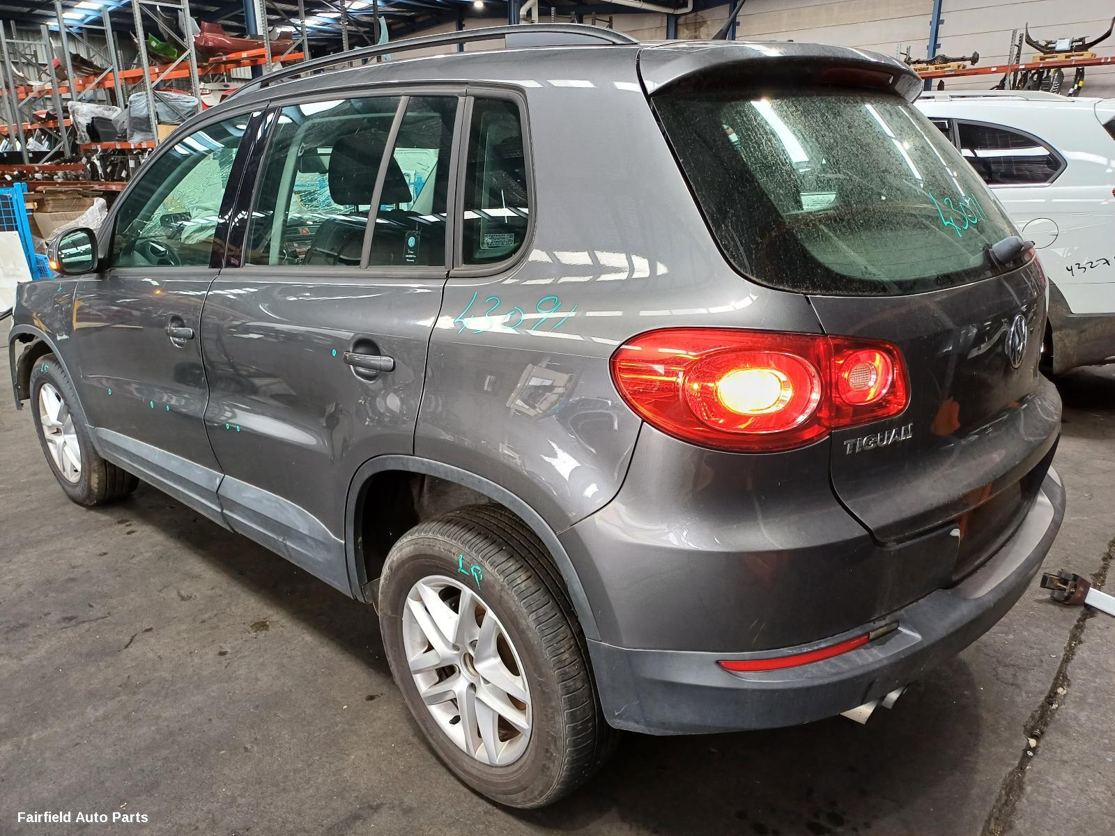 2010 Volkswagen Tiguan Left Taillight