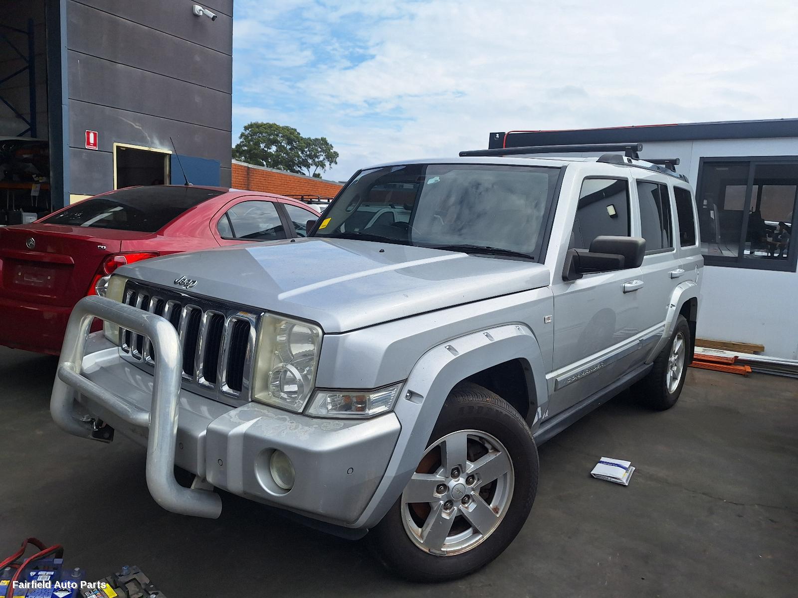 2008 Jeep Commander Left Rear Door Sliding