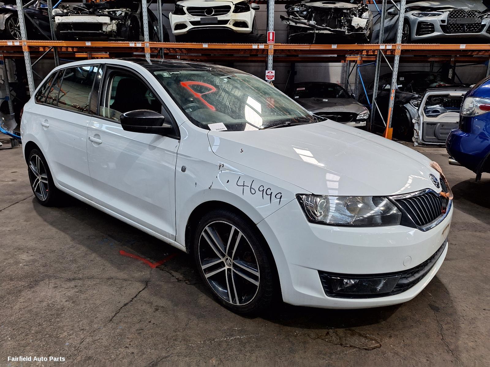 2015 Skoda Rapid Left Door Mirror