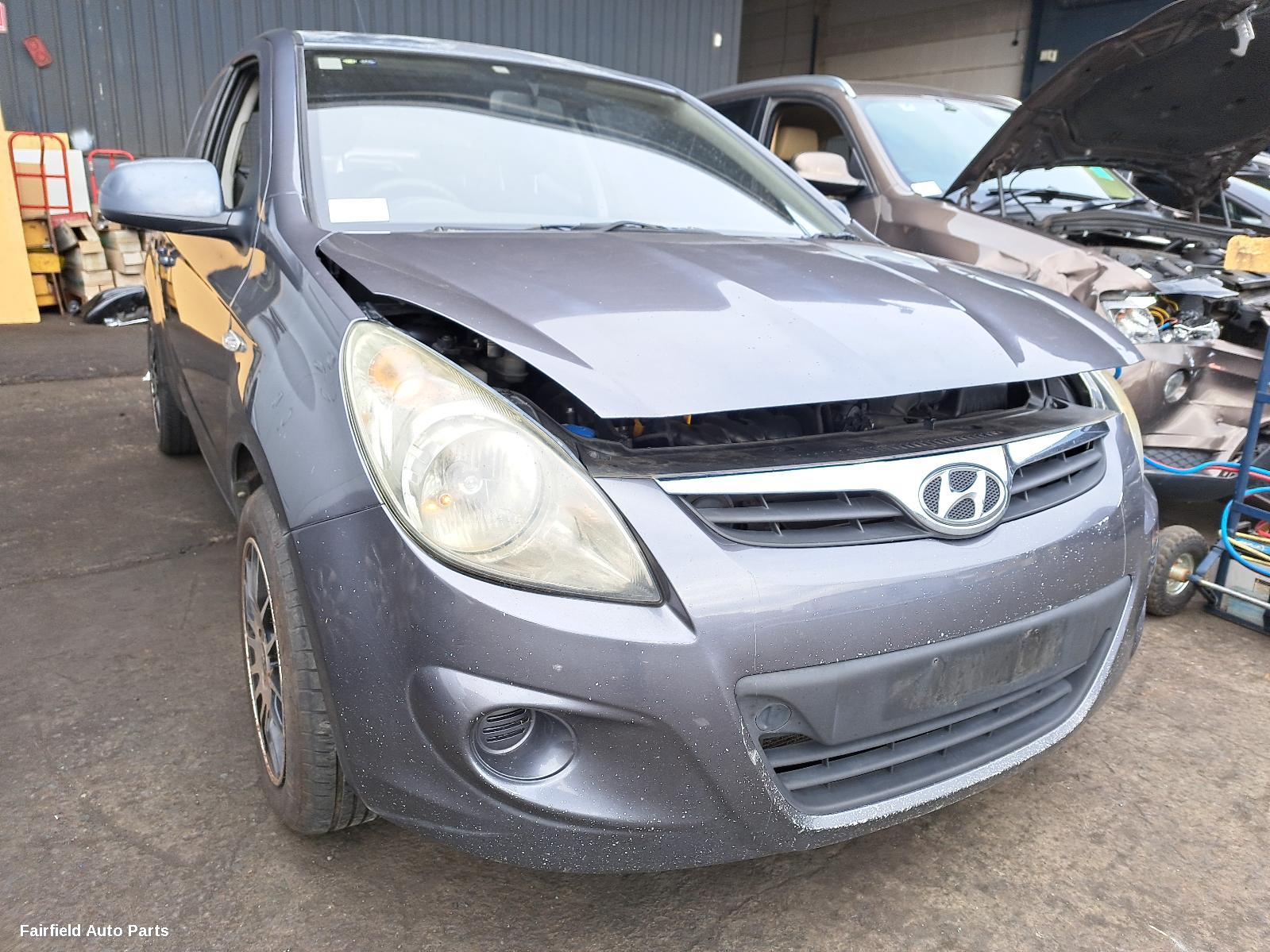 2011 Hyundai I20 Right Front Hub Assembly