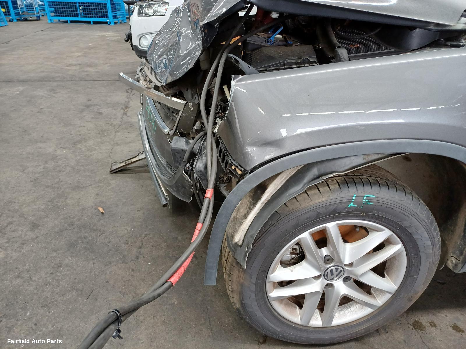 2010 Volkswagen Tiguan Left Taillight