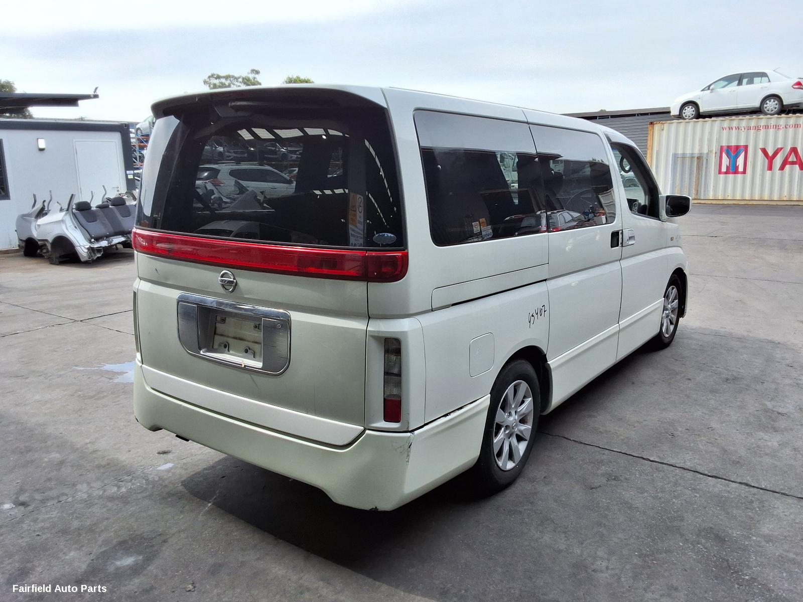 2002 Nissan Elgrand Right Front Door