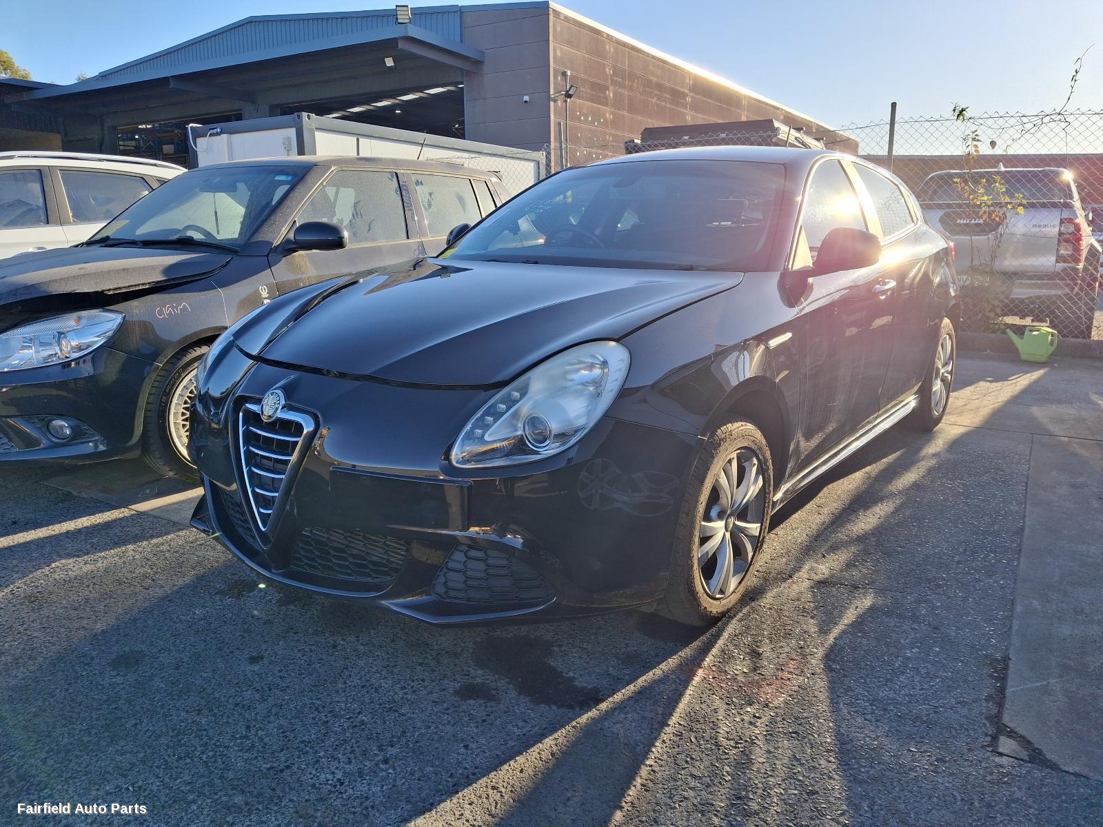 2014 Alfa Romeo Giulietta Left Front Door