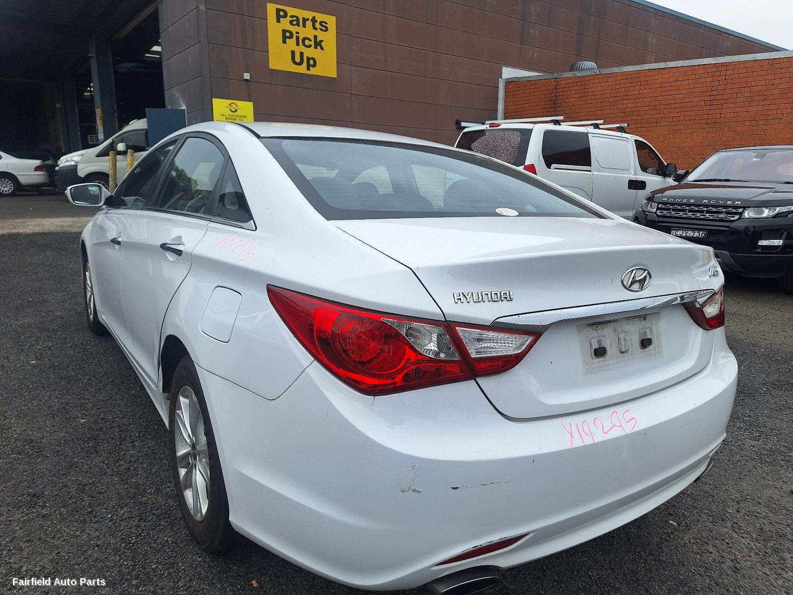 2010-2013 Hyundai I45 Rear Garnish