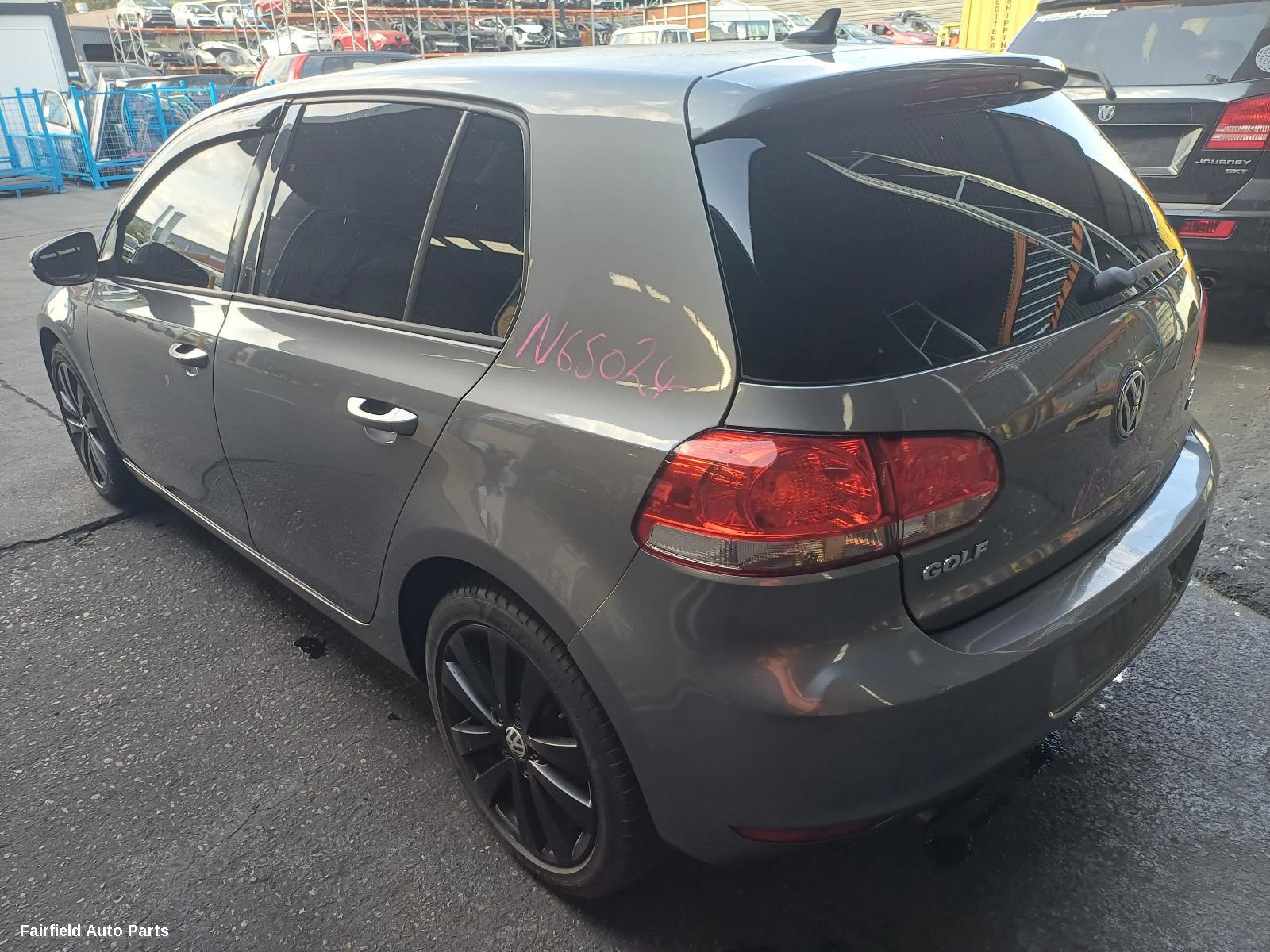 2010 Volkswagen Golf Right Taillight