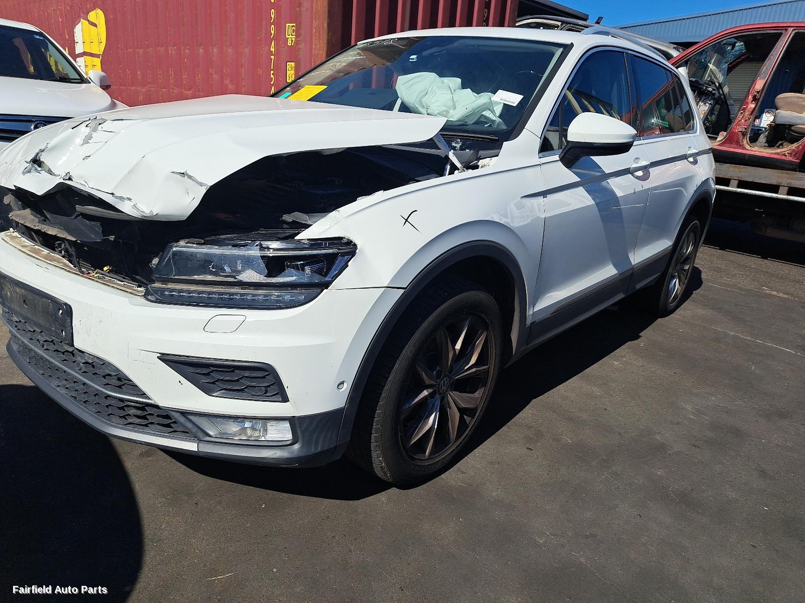 2017 Volkswagen Tiguan Right Taillight