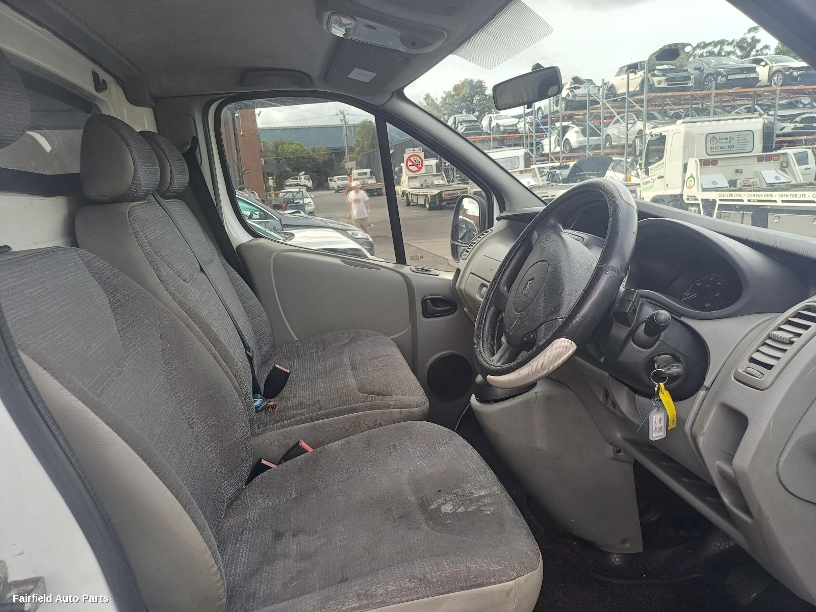 2014 Renault Trafic Left Front Door