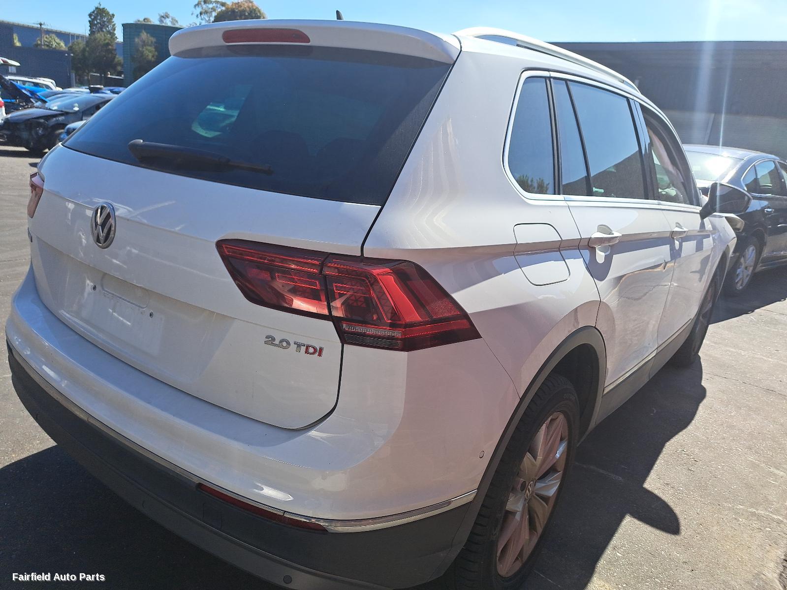 2017 Volkswagen Tiguan Right Taillight