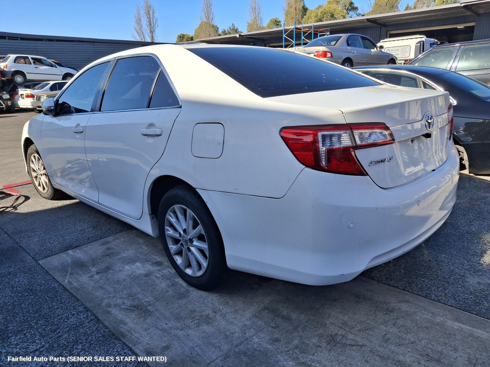 2014 Toyota Camry Right Headlamp
