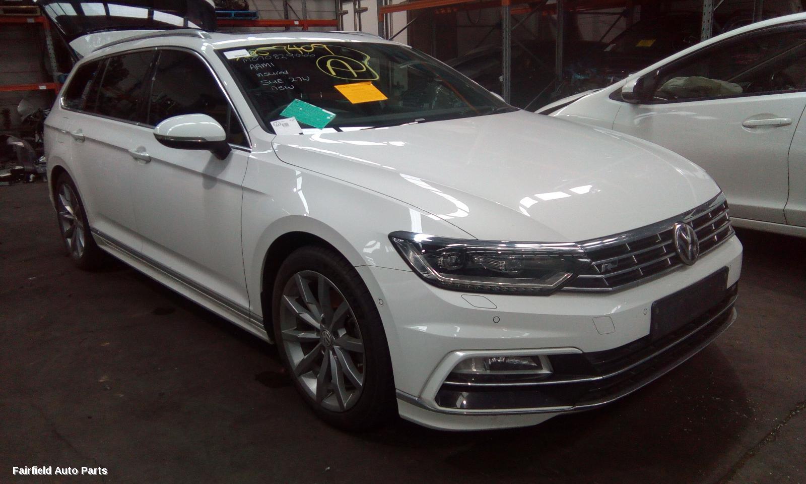 2017 Volkswagen Passat Right Taillight