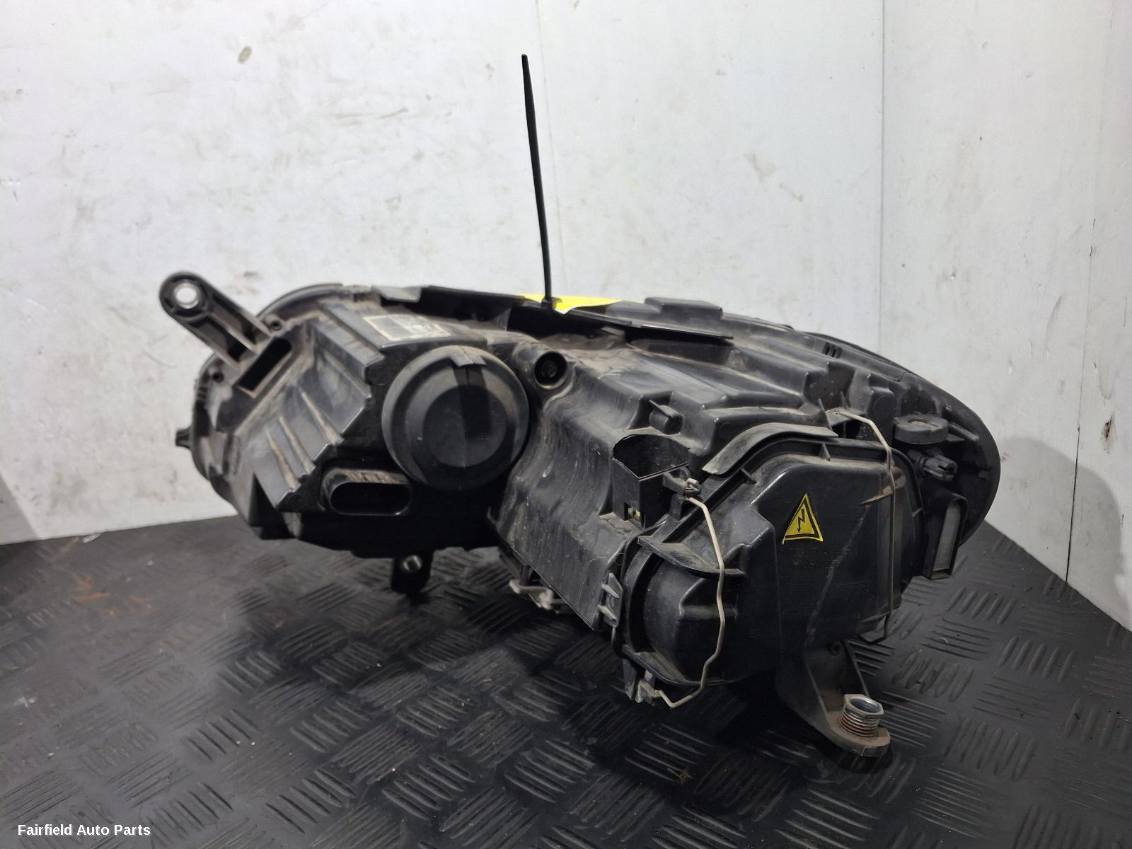 2010-2015 Volkswagen Passat Right Headlamp