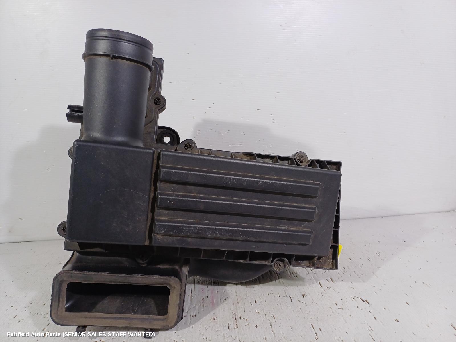 2009 Volkswagen Golf Air Cleaner Box