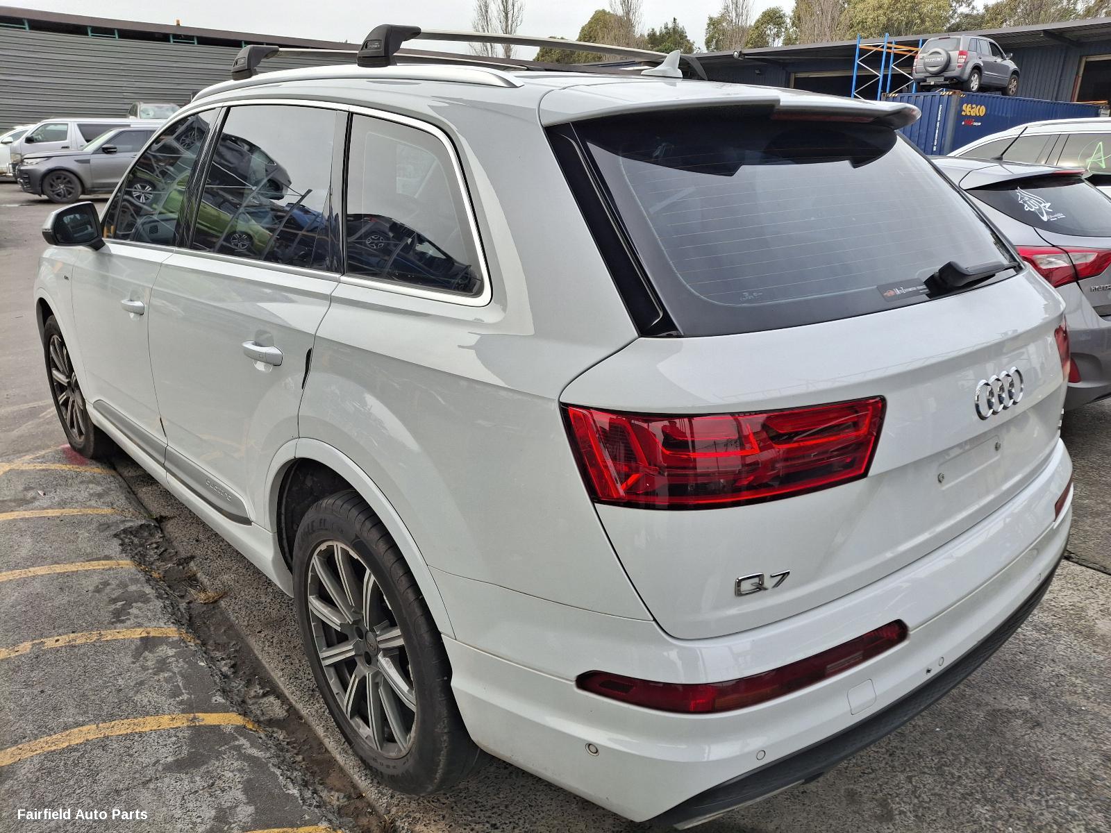 2017 Audi Q7 Right Taillight