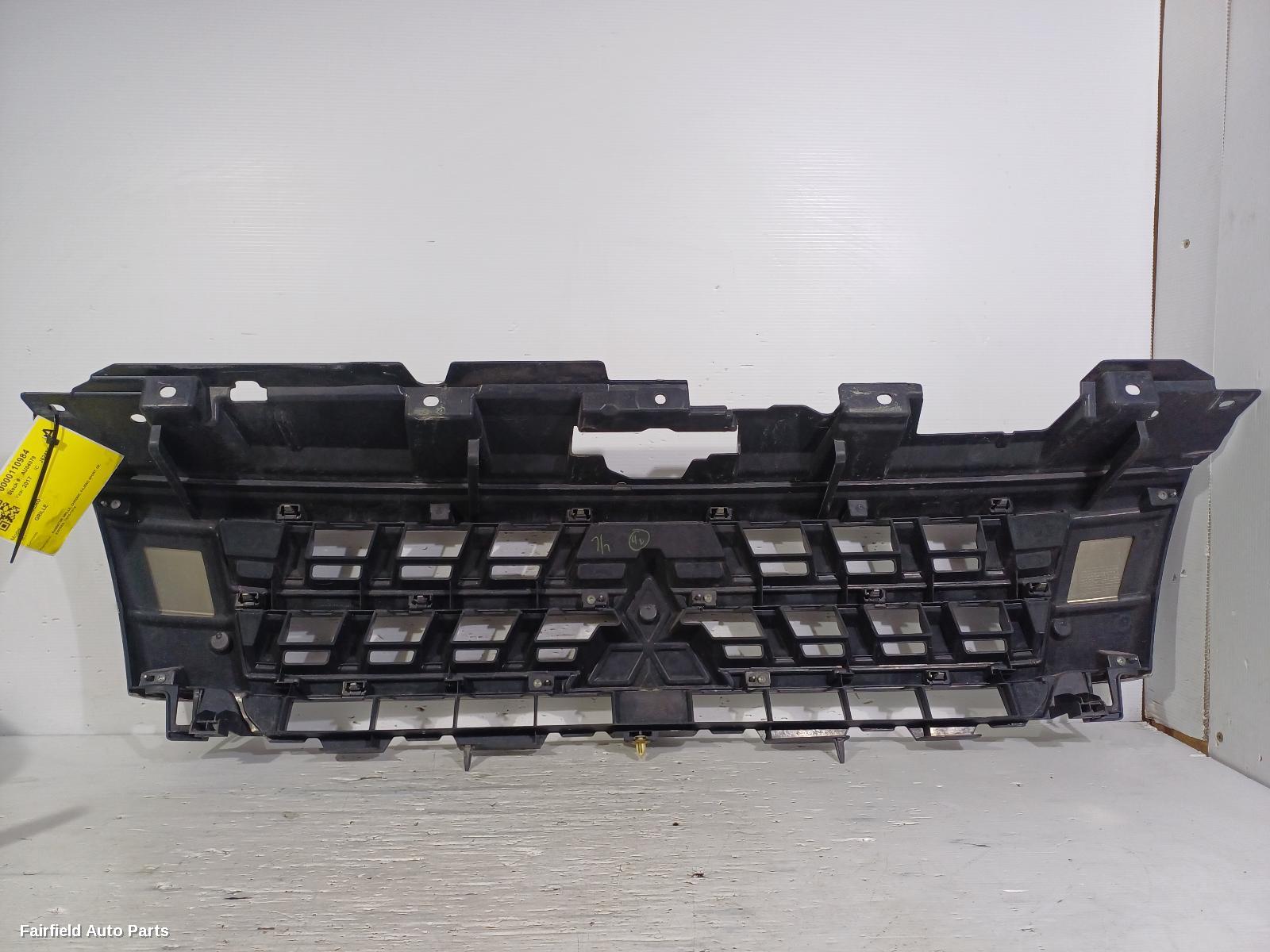 2015-2019 Mitsubishi Pajero Grille