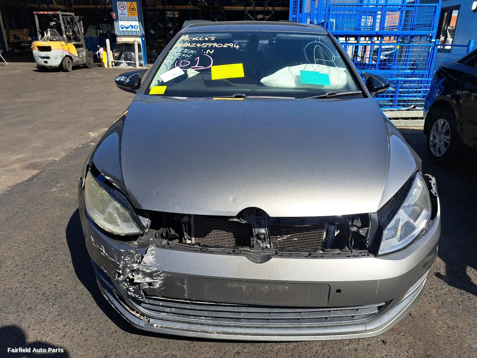 2016 Volkswagen Golf Left Taillight