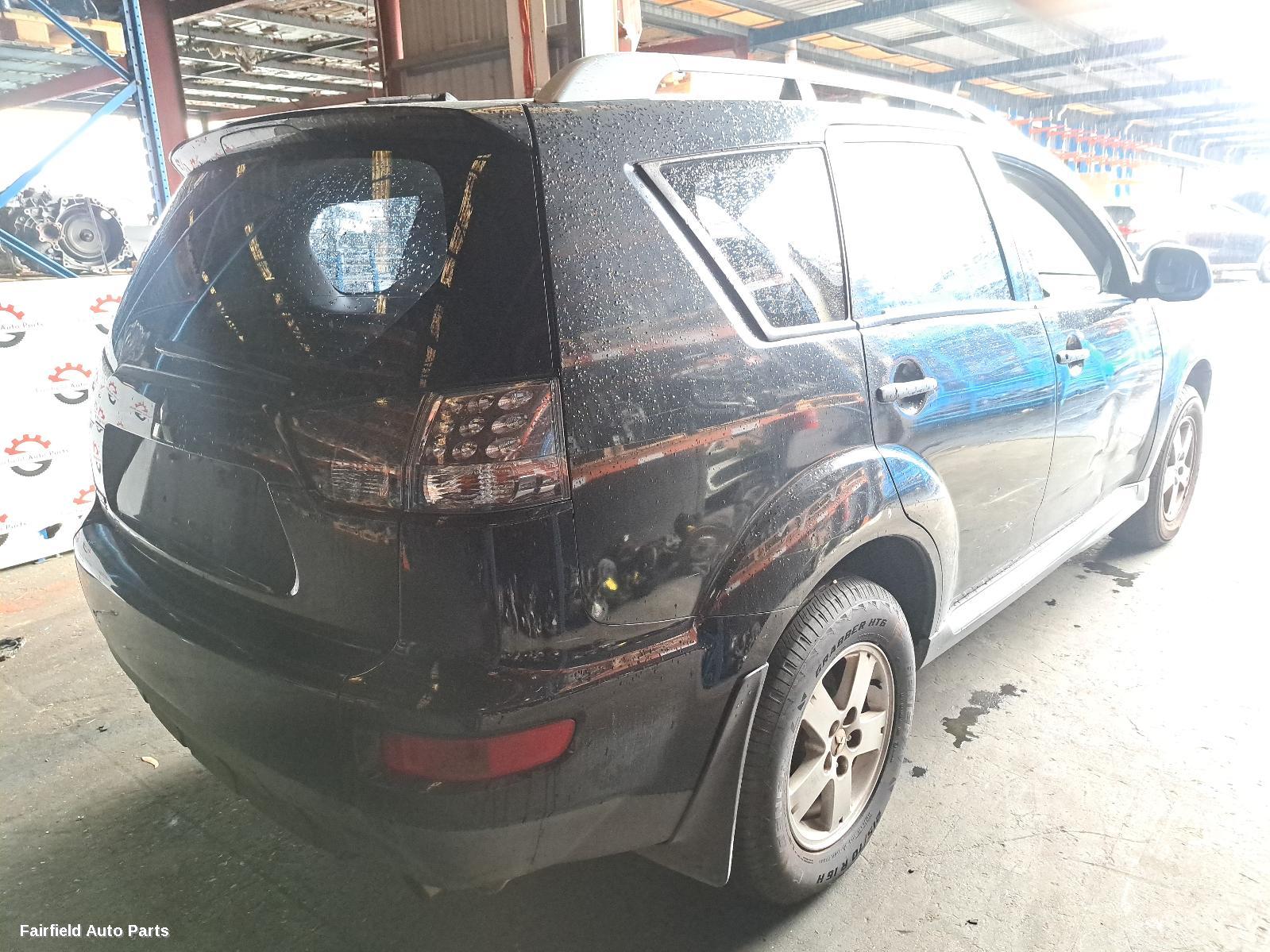 2010 Mitsubishi Outlander Left Guard