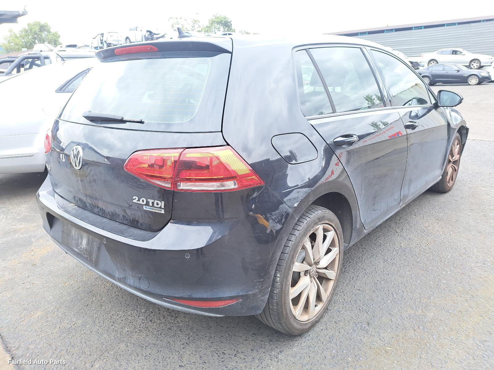 2013 Volkswagen Golf Left Taillight