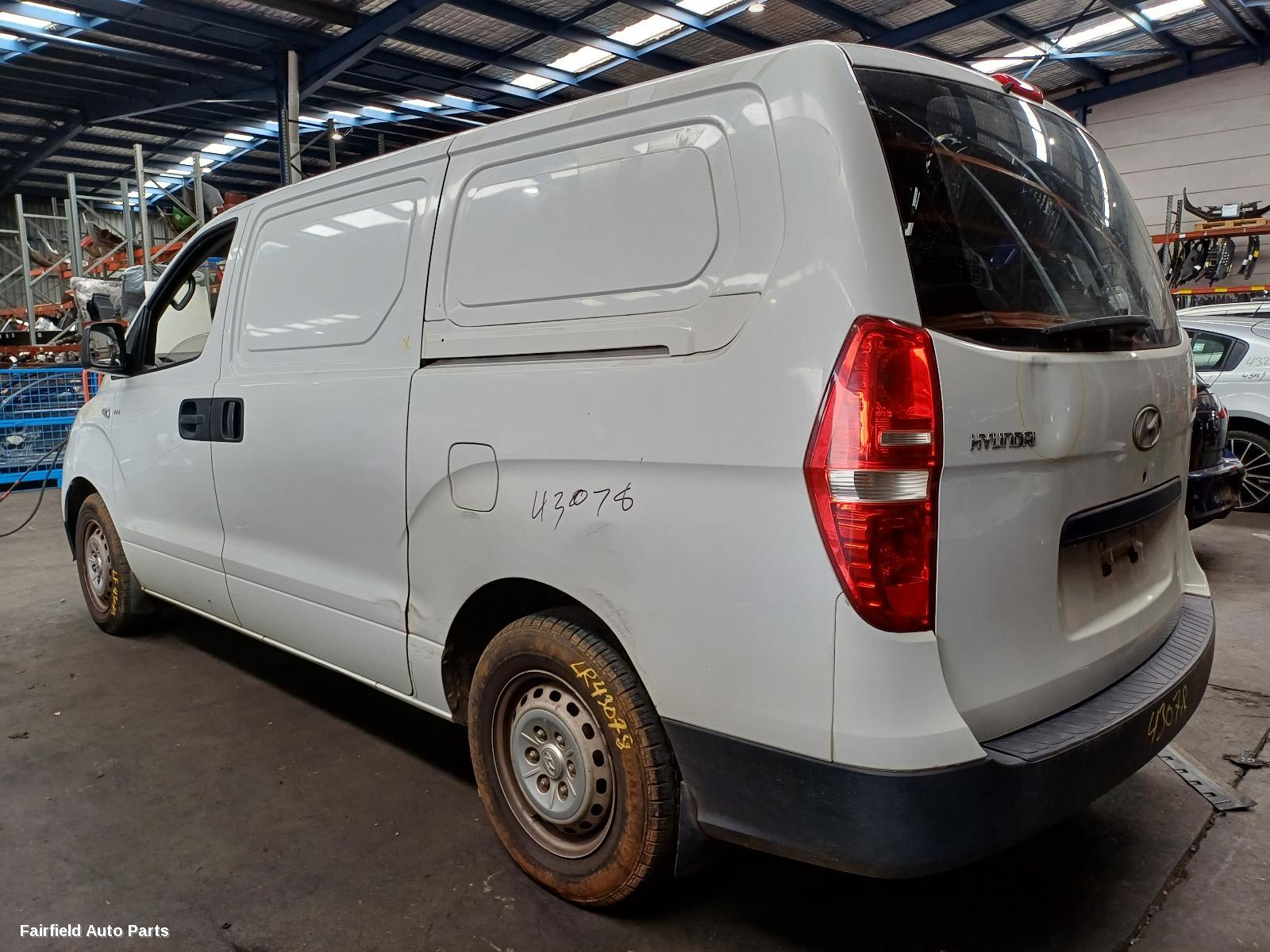 2010 Hyundai Iload/imax Washer Bottle