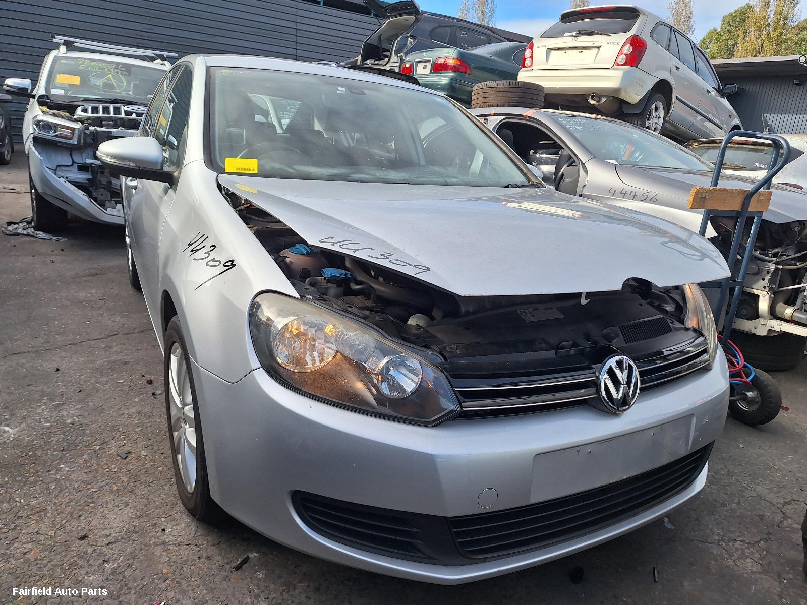 2010 Volkswagen Golf Left Taillight