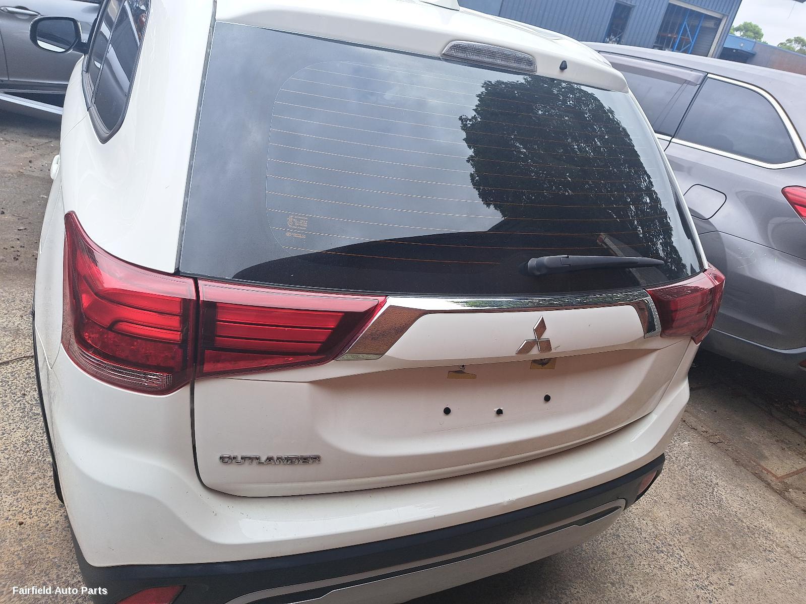 2015-2021 Mitsubishi Outlander Courtesy Light