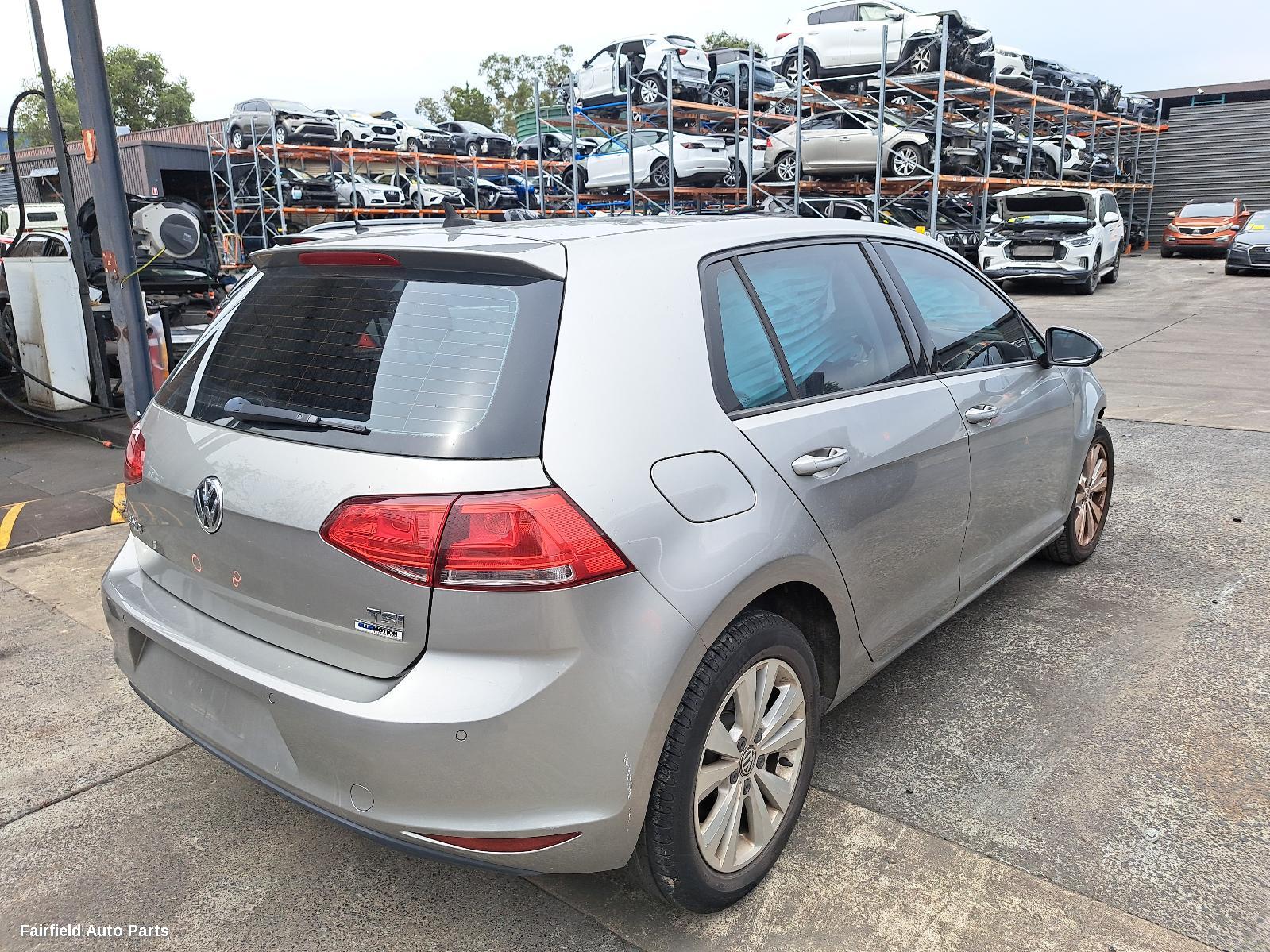 2016 Volkswagen Golf Left Rear Door Sliding