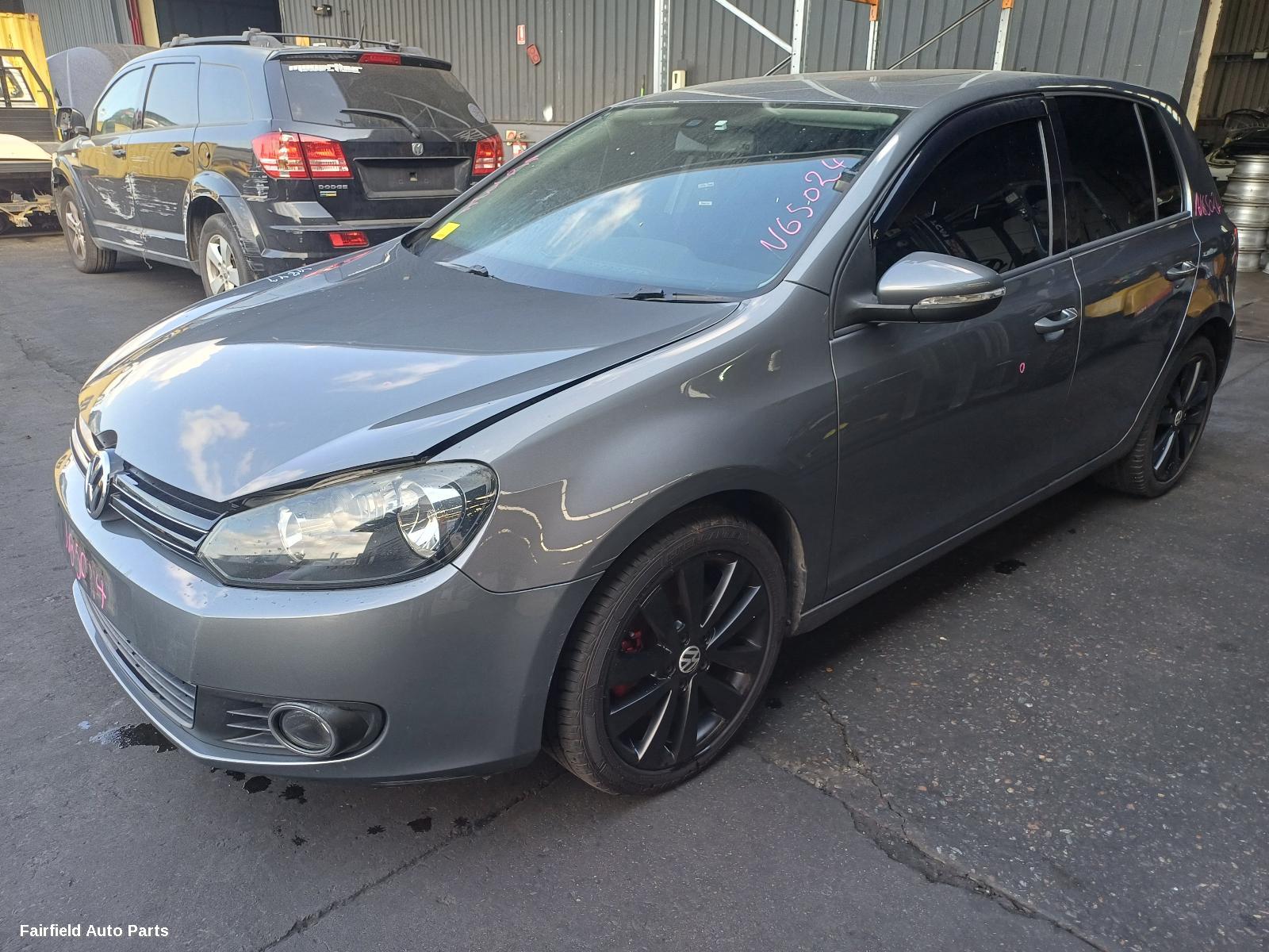 2010 Volkswagen Golf Right Taillight