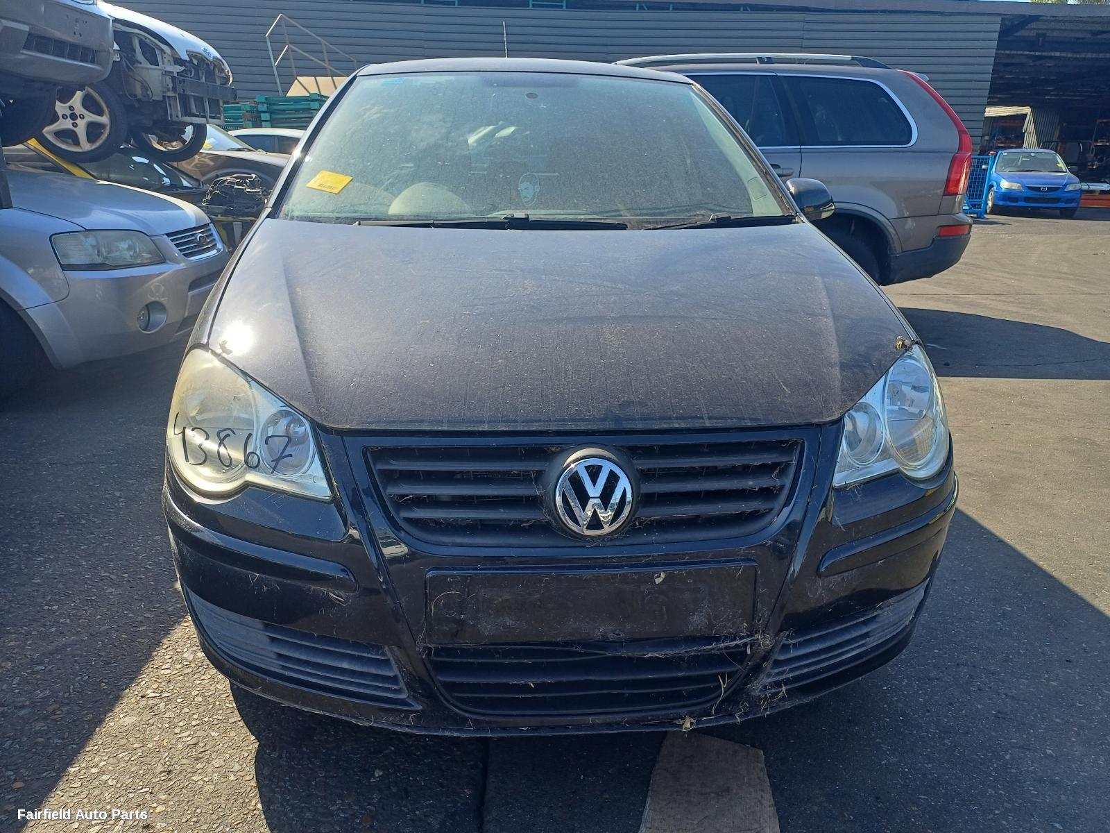 2010 Volkswagen Polo Left Guard