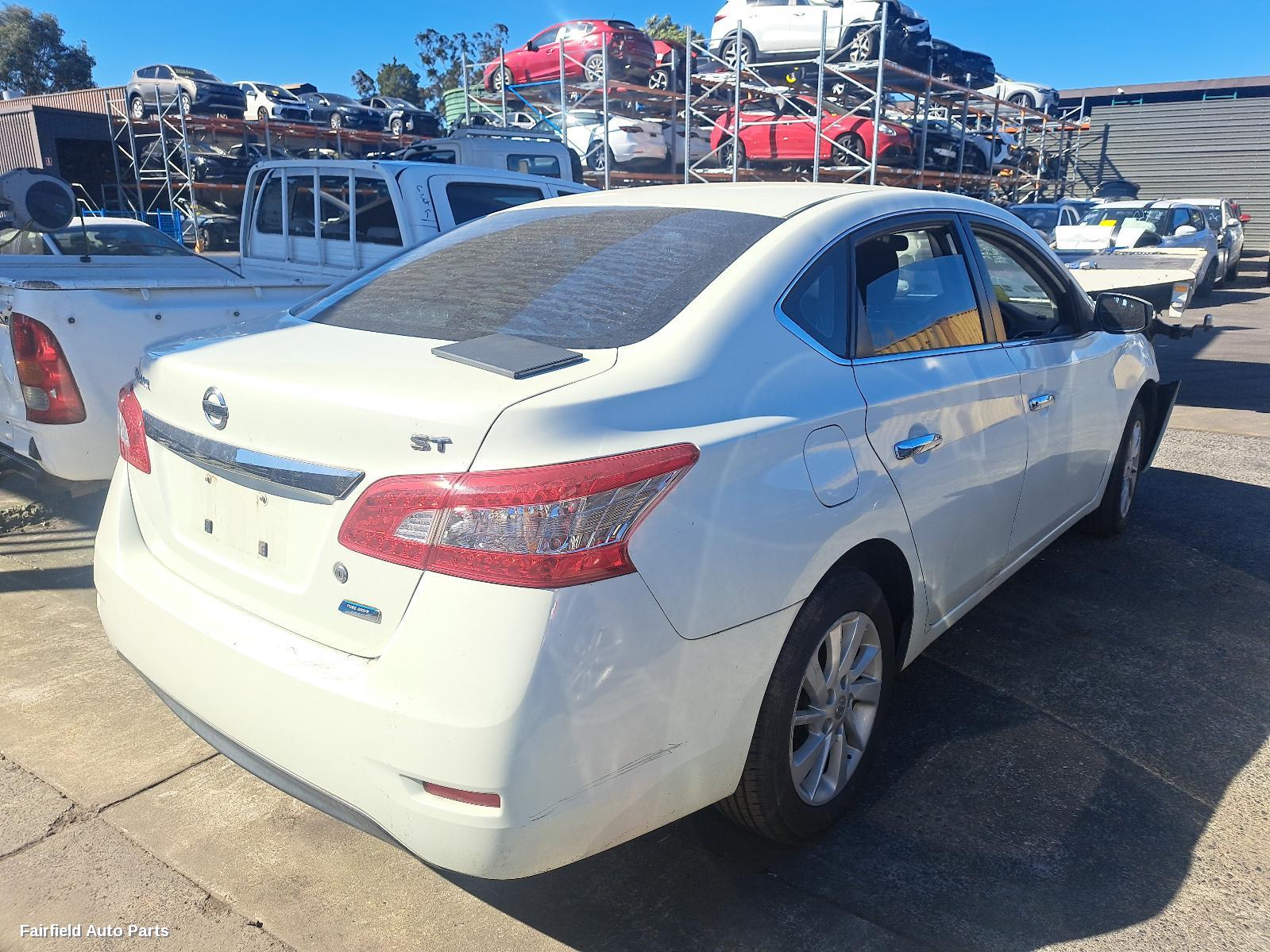 2014 Nissan Pulsar Left Taillight