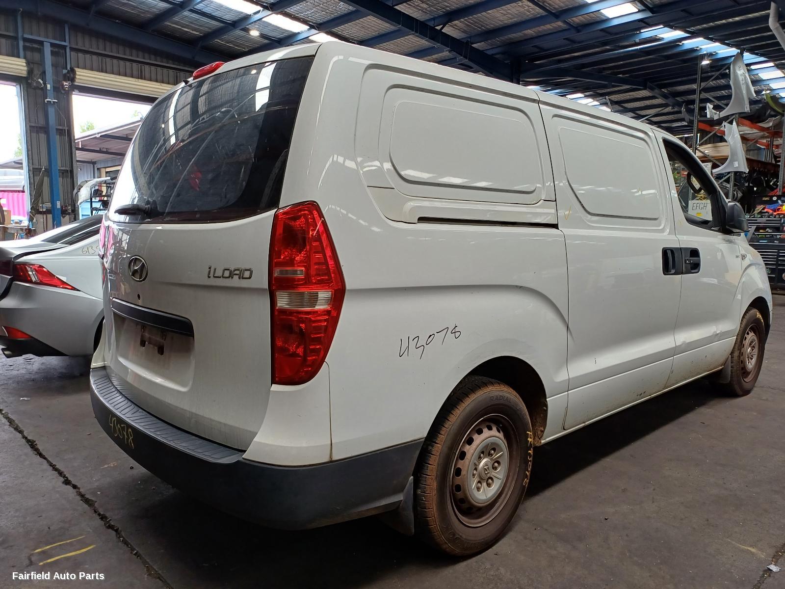 2010 Hyundai Iload/imax Washer Bottle